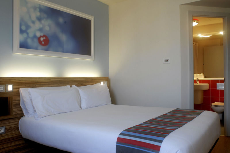 Travelodge London Central City Road Bagian luar foto